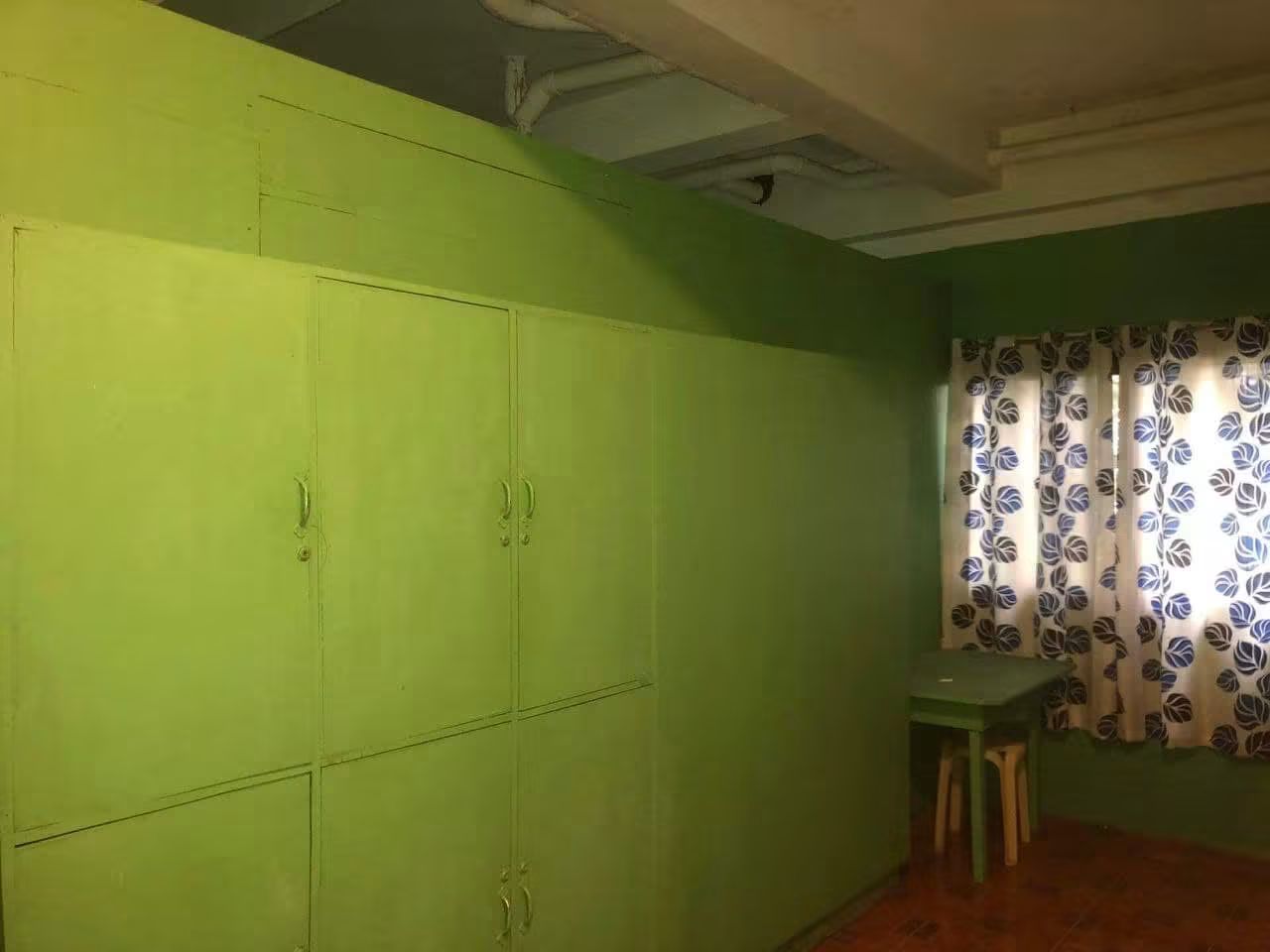 The little apartment – natural light, room to spread out.